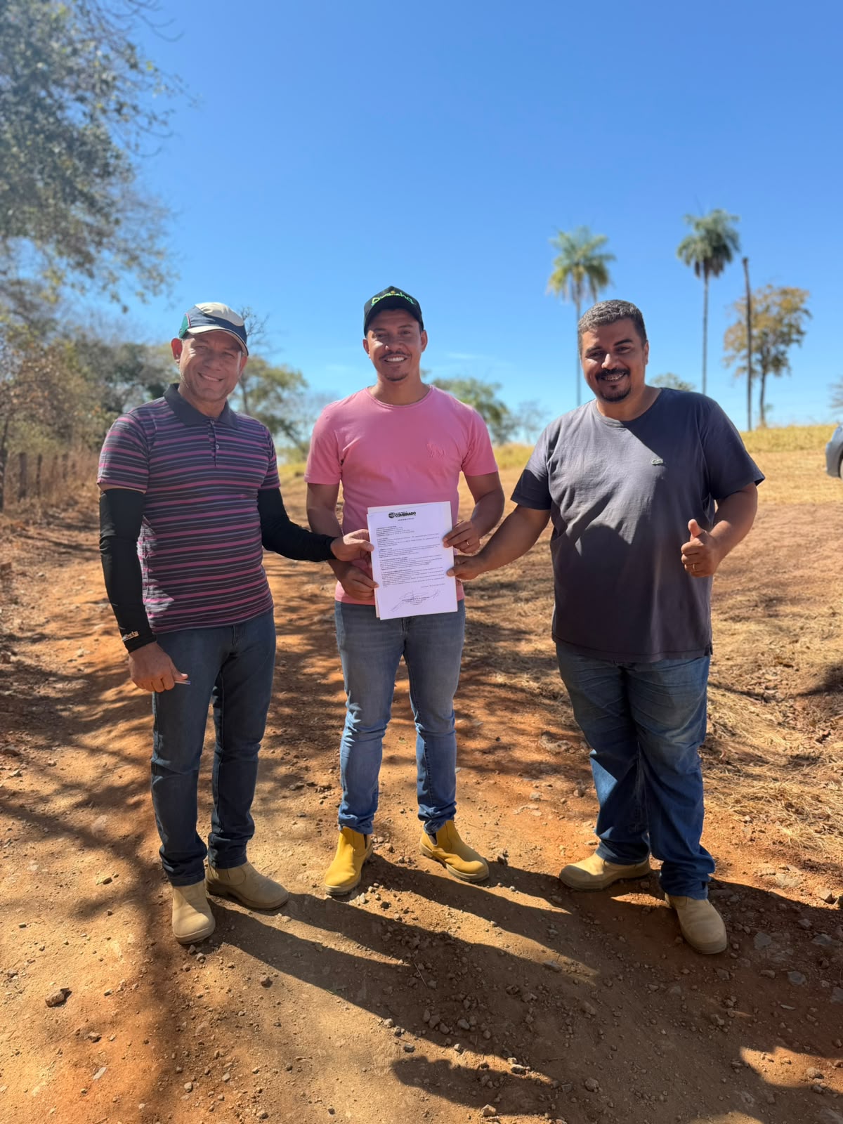 Combinado avança no desenvolvimento rural: prefeito Dione do Pastel assina ordem de serviço para concluir 100% das estradas vicinais